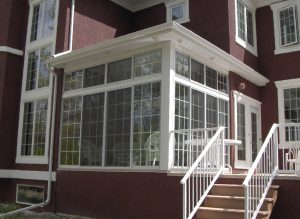 Insulated curtain wall with grills